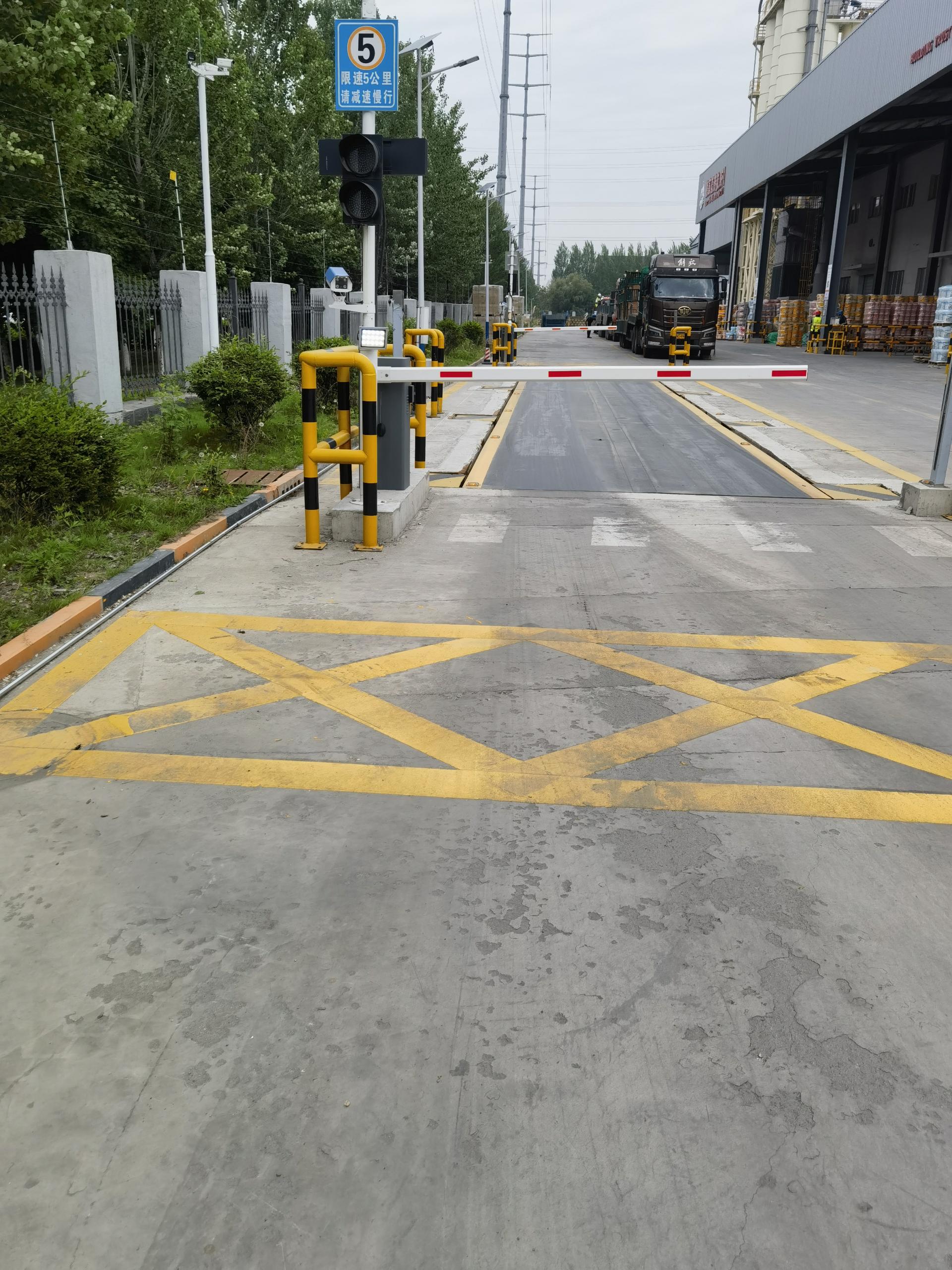 无人值守地磅三大优势解析：为何它正成为企业称重新标准？