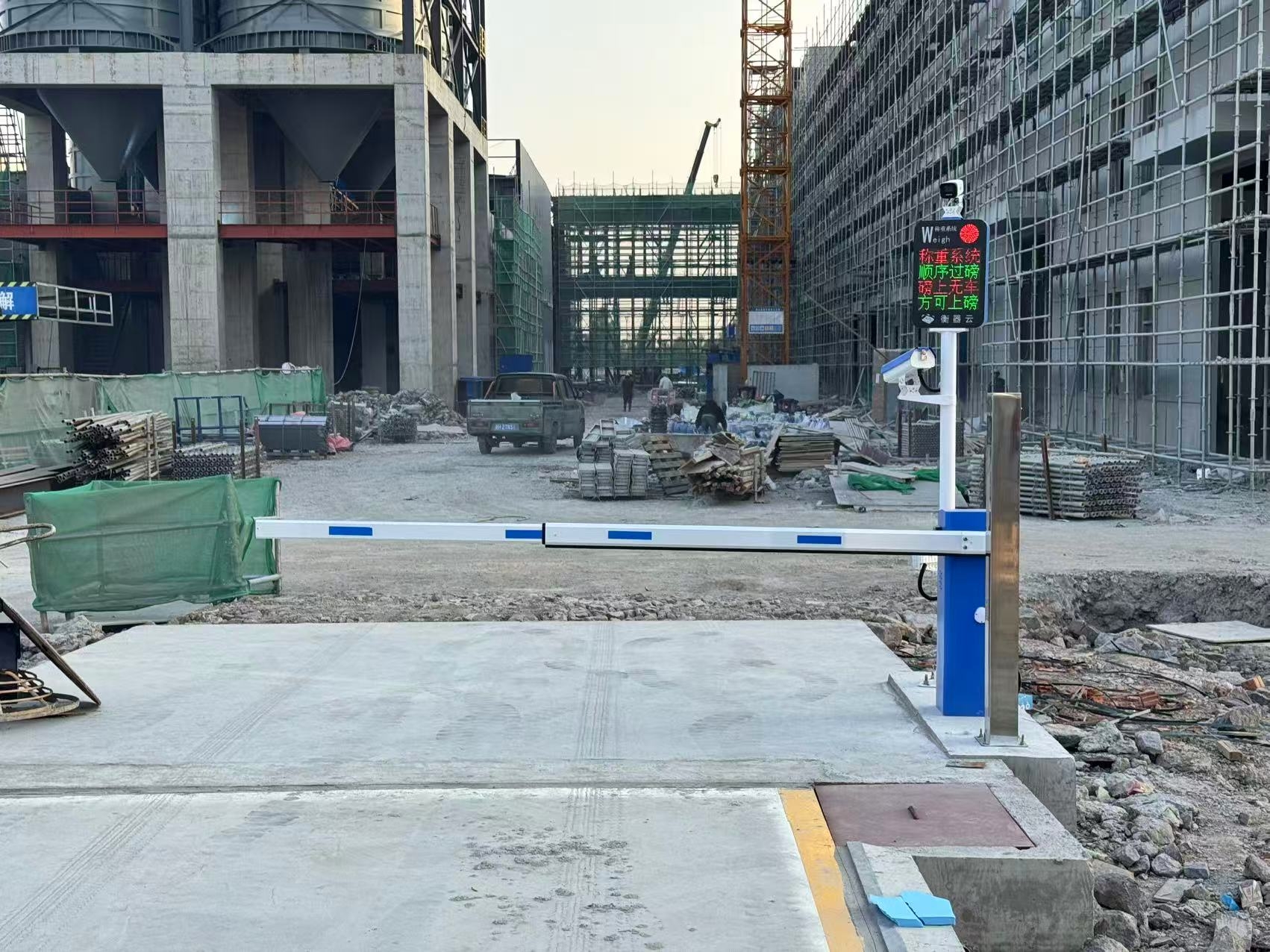 无人值守称重系统.jpg 无人值守称重系统.jpg